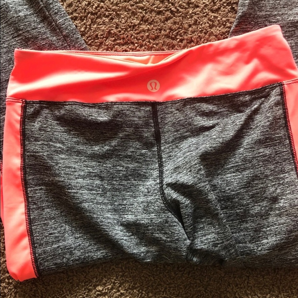 LIKE NEW Lululemon size 10 leggings